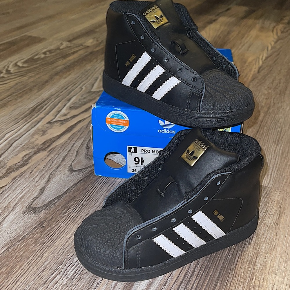 🚨Adidas Shell-Top 👟🚨 - Picture 2 of 5